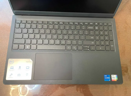 Ультрабук Dell Inspiron 15 3520 / 15.6" (1920x1080) IPS / Intel Core i7-1255U (10 (12) ядер по 3.5 - 4.7 GHz) / 16 GB DDR4 / 512 GB SSD / Intel Iris Xe Graphics / WebCam