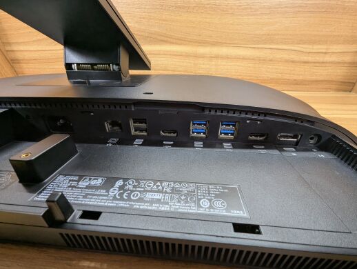 Моноблок Dell AIO OptiPlex 7440 / 24" (1920x1080) IPS / Intel Core i5-6500 (4 ядра по 3.2 - 3.6 GHz) / 16 GB DDR4 / 256 GB SSD + 500 GB HDD / Intel HD Graphics 530 / WebCam / Windows 10