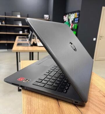Ультрабук HP 255 G7 / 15.6" (1366x768) TN / AMD Ryzen 3 2200U (2 (4) ядра по 2.5 - 3.4 GHz) / 8 GB DDR4 / 128 GB SSD / AMD Radeon Vega 3 / WebCam / DVD-ROM / Win 10 Pro
