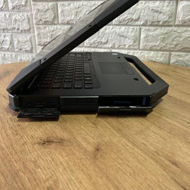 Захищений ноутбук Dell Latitude Rugged 5414 / 14" (1920x1080) IPS / Intel Core i7-6600U (2 (4) ядра по 2.6 - 3.4 GHz) / 16 GB DDR4 / 256 GB SSD M.2 / AMD Radeon R7 M360, 2 GB DDR3, 64-bit / WebCam