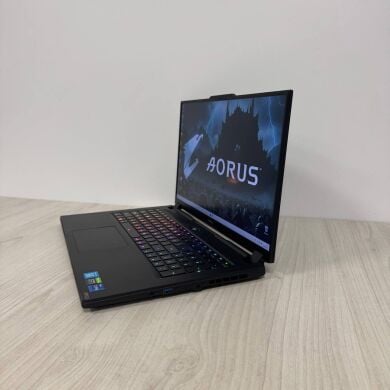 Ігровий ноутбук Б-клас Gigabyte Aorus 17 YE5 / 17.3" (1920x1080) IPS / Intel Core i7-12700H (14 (20) ядер по 3.5 - 4.7 GHz) / 32 GB DDR5 / 1000 GB SSD NVMe / nVidia GeForce RTX 3080 Ti, 16 GB GDDR6, 256-bit / WebCam