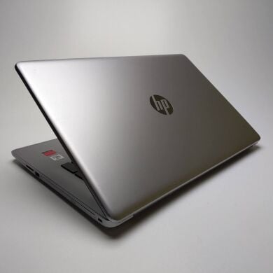 Игровой ноутбук HP ProBook 470 G7 / 17.3" (1920x1080) IPS / Intel Core i5-10210U (4 (8) ядра по 1.6 - 4.2 GHz) / 8 GB DDR4 / 256 GB SSD / AMD Radeon 530, 2 GB GDDR5, 64-bit / WebCam / DVD-ROM / Win 10 Pro