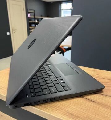 Ультрабук HP 255 G7 / 15.6" (1366x768) TN / AMD Ryzen 3 2200U (2 (4) ядра по 2.5 - 3.4 GHz) / 8 GB DDR4 / 128 GB SSD / AMD Radeon Vega 3 / WebCam / DVD-ROM / Win 10 Pro