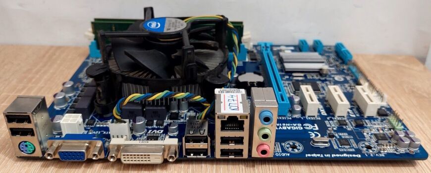 Комплект: материнская плата Gigabyte GA-H61M-DS2V / LGA1155 / Intel Core i5-3470 (4 ядра по 3.2 - 3.6 GHz) / 8 GB DDR3 / Intel HD Graphics 2500 + Кулер