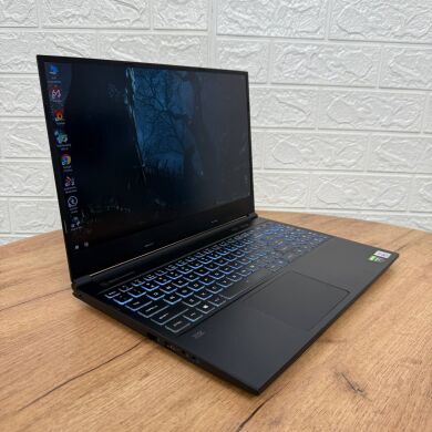 Ігровий ноутбук Б-клас Evoo Gaming 15 LP8-BK / 15.6" (1920x1080) IPS / Intel Core i7-10750H (6 (12) ядер по 2.6 - 5.0 GHz) / 16 GB DDR4 / 512 GB SSD / nVidia GeForce RTX 2060, 6 GB GDDR6, 192-bit / WebCam