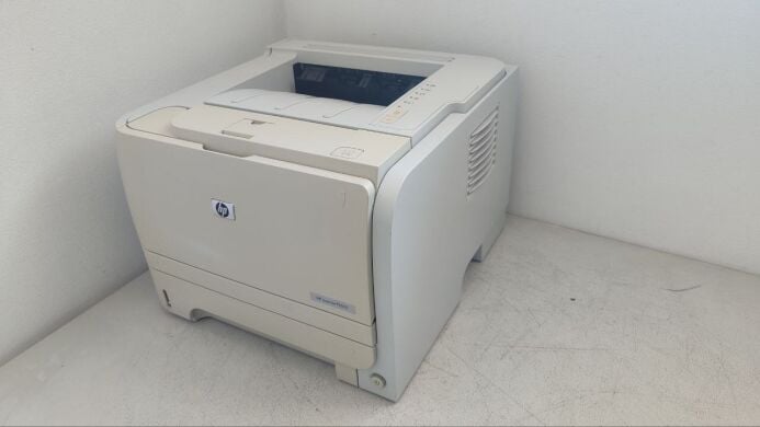 Принтер HP LaserJet P2035 / Лазерная монохромная печать / 600x600 dpi / A4 / 30 стр/мин / USB 2.0 / Кабели
