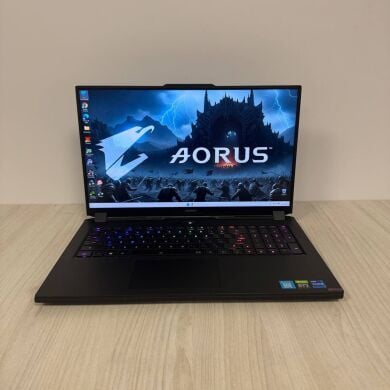 Ігровий ноутбук Б-клас Gigabyte Aorus 17 YE5 / 17.3" (1920x1080) IPS / Intel Core i7-12700H (14 (20) ядер по 3.5 - 4.7 GHz) / 32 GB DDR5 / 1000 GB SSD NVMe / nVidia GeForce RTX 3080 Ti, 16 GB GDDR6, 256-bit / WebCam