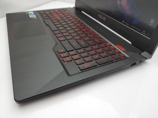 Игровой ноутбук Asus FX503V Black / 15.6" (1920x1080) IPS / Intel Core i7-7700HQ (4 (8) ядра по 2.8 - 3.8 GHz) / 16 GB DDR4 / 1000 GB SSD / nVidia GeForce GTX 1060, 3 GB GDDR5, 192-bit / WebCam