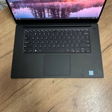 Игровой ноутбук Dell XPS 15 7590 / 15.6" (3840x2160) IPS / Intel Core i7-9750H (6 (12) ядер по 2.6 - 4.5 GHz) / 32 GB DDR4 / 512 GB SSD M.2 / nVidia GeForce GTX 1650, 4 GB GDDR5, 128-bit / WebCam Игровой ноутбук Dell XPS 15 7590 / 15.6" (3840x2160) IPS / Intel Core i7-9750H (6 (12) ядер по 2.6 - 4.5 GHz) / 32 GB DDR4 / 512 GB SSD M.2 / nVidia GeForce GTX 1650, 4 GB GDDR5, 128-bit / WebCam