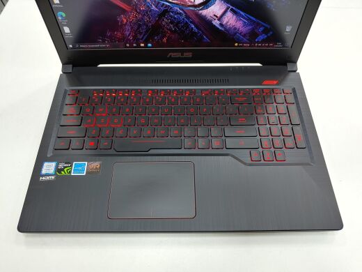 Игровой ноутбук Asus FX503V Black / 15.6" (1920x1080) IPS / Intel Core i7-7700HQ (4 (8) ядра по 2.8 - 3.8 GHz) / 16 GB DDR4 / 1000 GB SSD / nVidia GeForce GTX 1060, 3 GB GDDR5, 192-bit / WebCam