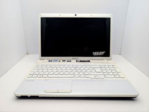 Ноутбук Sony VPC-EH / 15.6" (1366x768) TN / Intel Core i3-2350M (2 (4) ядра по 2.3 GHz) / 6 GB DDR3 / 640 GB HDD / nVidia GeForce 410M, 1 GB GDDR3, 64-bit / WebCam