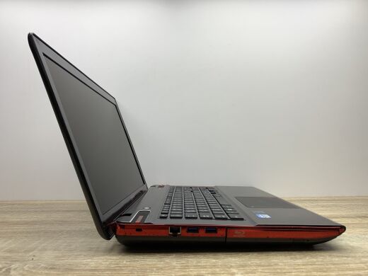 Ноутбук Б-клас Toshiba Qosmio X870-140 / 17.3" (1920x1080) TN / Intel Core i7-3630QM (4 (8) ядра по 2.4 - 3.4 GHz) / 16 GB DDR3 / 240 GB SSD / nVidia GeForce GTX 670M, 3 GB GDDR5, 192-bit / WebCam / DVD-ROM