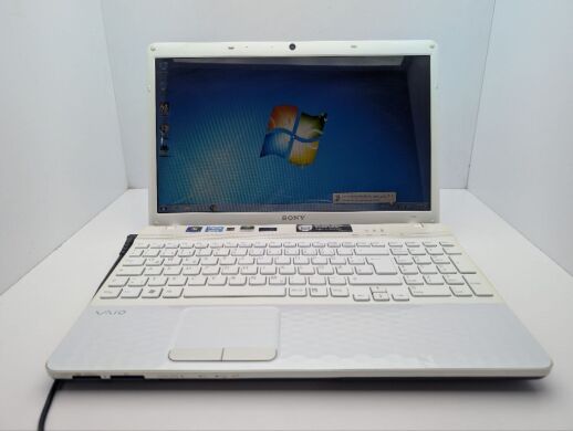 Ноутбук Sony VPC-EH / 15.6" (1366x768) TN / Intel Core i3-2350M (2 (4) ядра по 2.3 GHz) / 6 GB DDR3 / 640 GB HDD / nVidia GeForce 410M, 1 GB GDDR3, 64-bit / WebCam