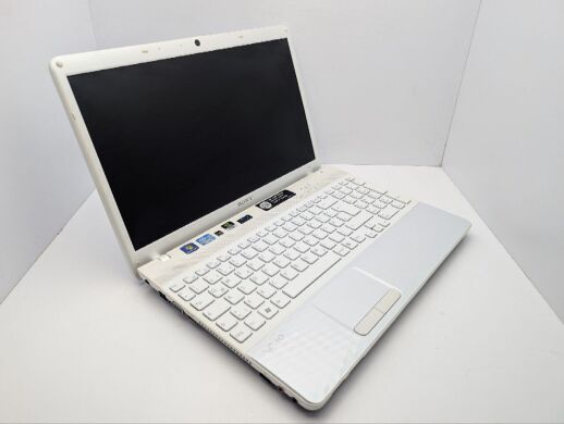 Ноутбук Sony VPC-EH / 15.6" (1366x768) TN / Intel Core i3-2350M (2 (4) ядра по 2.3 GHz) / 6 GB DDR3 / 640 GB HDD / nVidia GeForce 410M, 1 GB GDDR3, 64-bit / WebCam