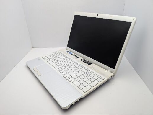 Ноутбук Sony VPC-EH / 15.6" (1366x768) TN / Intel Core i3-2350M (2 (4) ядра по 2.3 GHz) / 6 GB DDR3 / 640 GB HDD / nVidia GeForce 410M, 1 GB GDDR3, 64-bit / WebCam