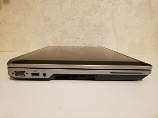 Ігровий ноутбук Dell Latitude E6530 / 15.6" (1920x1080) TN / Intel Core i7-3720QM (4 (8) ядер по 2.6 - 3.6 GHz) / 8 GB DDR3 / 500 GB HDD  / NVIDIA NVS 5200M, 1 MB DDR3, 64-bit / WebCam 
