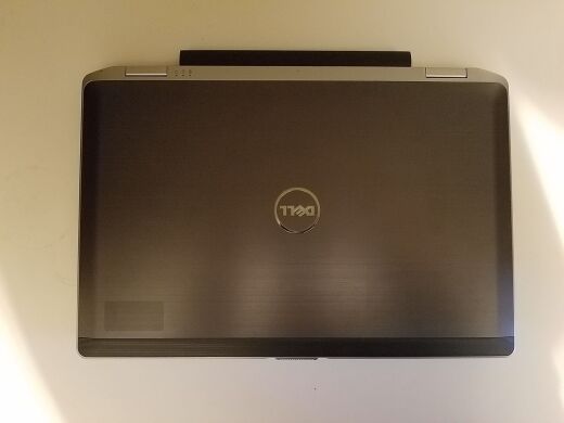 Ігровий ноутбук Dell Latitude E6530 / 15.6" (1920x1080) TN / Intel Core i7-3720QM (4 (8) ядер по 2.6 - 3.6 GHz) / 8 GB DDR3 / 500 GB HDD  / NVIDIA NVS 5200M, 1 MB DDR3, 64-bit / WebCam 