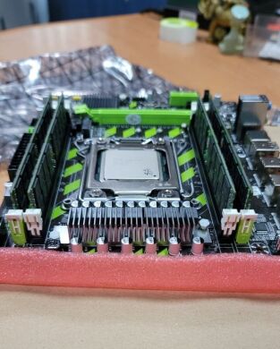Комплект: Новая материнская плата X79 LGA2011+ Intel Xeon E5-2689 (8 (16) ядер 2.6-3.6GHz ) (аналог Core i7-7700K) + 32 GB DDR3 ECC + Батарейка + Кабель SATA