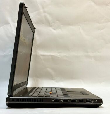 Мобильная рабочая станция Б-класс HP EliteBook 8760w / 17.3" (1600x900) TN / Intel Core i7-2620M (2 (4) ядра по 2.7 - 3.4 GHz) / 8 GB DDR3 / 120 GB SSD + 500 GB HDD / AMD FirePro M5950, 1 GB GDDR5, 128-bit / WebCam / Windows 10 Pro