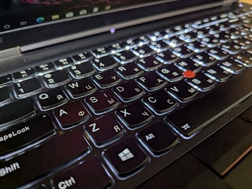 Мобільна робоча станція Б-клас Lenovo ThinkPad P52 / 15.6" (1920x1080) IPS / Intel Xeon E-2176M (6 (12) ядер по 2.7 - 4.4 GHz) / 32 GB DDR4 / 512 GB SSD / nVidia Quadro P2000, 4 GB GDDR5, 128-bit / TouchID / WebCam / Windows 10