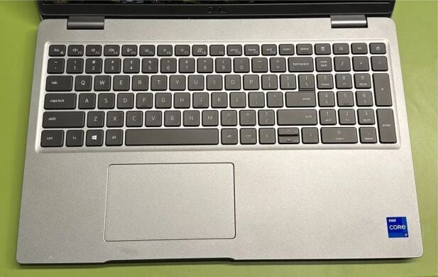 Мобільна робоча станція Dell Precision 3560 / 15.6" (1920x1080) IPS / Intel Core i7-1165G7 (4 (8) ядра по 2.8 - 4.7 GHz) / 16 GB DDR4 / 256 GB SSD M.2 / nVidia Quadro T500, 2 GB GDDR5, 64-bit / WebCam