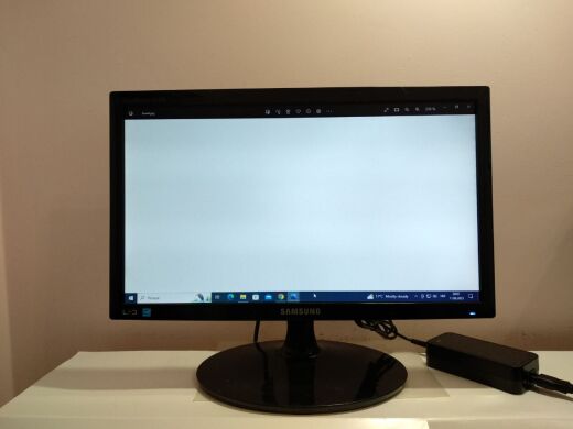 Монітор Samsung S19A300N / 18.5" (1366x768) TN / VGA + Блок живлення