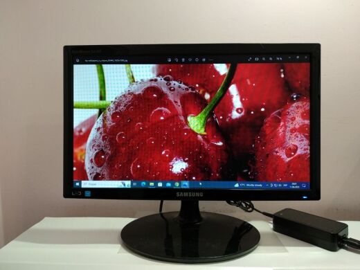 Монітор Samsung S19A300N / 18.5" (1366x768) TN / VGA + Блок живлення