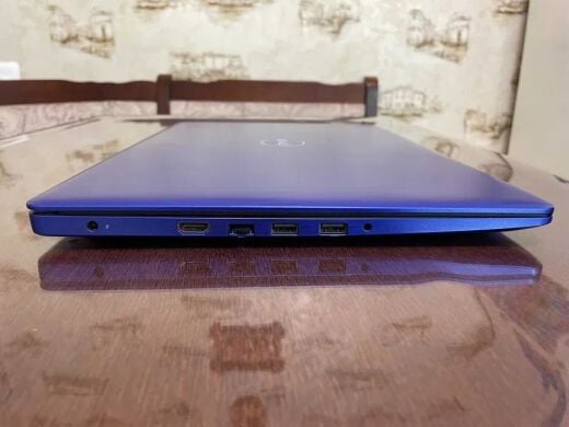 Ноутбук Dell Inspiron 3593 / 15.6" (1920x1080) TN Touch / Intel Core i7-1065G7 (4 (8) ядра по 1.3 - 3.9 GHz) / 8 GB DDR4 / 256 GB SSD / Intel Iris Plus Graphics / WebCam