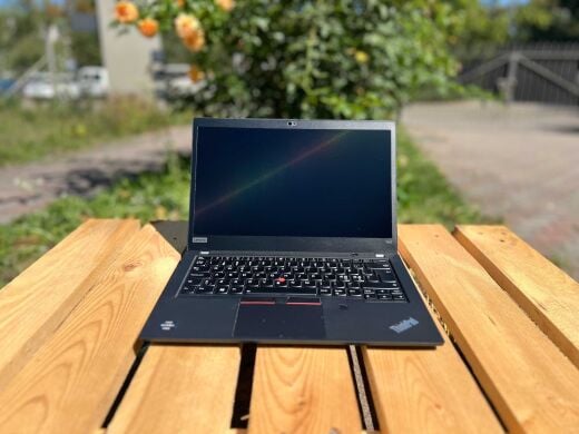 Ноутбук Lenovo ThinkPad T495 / 14" (1920x1080) IPS / AMD Ryzen 5 PRO 3500U (4 (8) ядра по 2.1 - 3.7 GHz) / 16 GB DDR4 / 256 GB SSD M.2 / AMD Radeon RX Vega 8 Graphics / WebCam