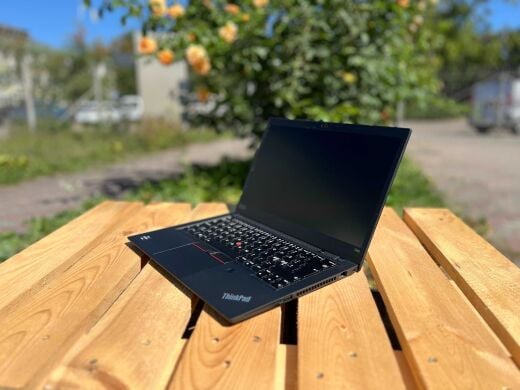 Ноутбук Lenovo ThinkPad T495 / 14" (1920x1080) IPS / AMD Ryzen 5 PRO 3500U (4 (8) ядра по 2.1 - 3.7 GHz) / 16 GB DDR4 / 256 GB SSD M.2 / AMD Radeon RX Vega 8 Graphics / WebCam