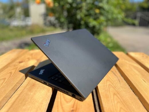 Ноутбук Lenovo ThinkPad T495 / 14" (1920x1080) IPS / AMD Ryzen 5 PRO 3500U (4 (8) ядра по 2.1 - 3.7 GHz) / 16 GB DDR4 / 256 GB SSD M.2 / AMD Radeon RX Vega 8 Graphics / WebCam