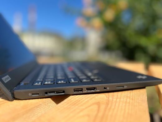 Ноутбук Lenovo ThinkPad T495 / 14" (1920x1080) IPS / AMD Ryzen 5 PRO 3500U (4 (8) ядра по 2.1 - 3.7 GHz) / 16 GB DDR4 / 256 GB SSD M.2 / AMD Radeon RX Vega 8 Graphics / WebCam