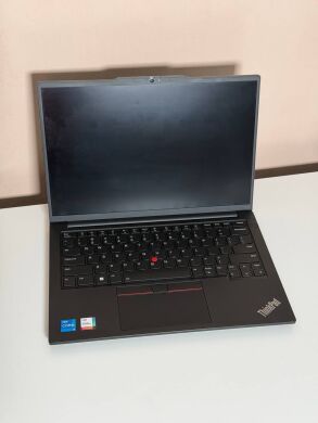 Ультрабук Б-класс Lenovo ThinkPad E14 Gen 5 / 14" (1920x1080) IPS / Intel Core i5-1335U (10 (12) ядер по 3.4 - 4.6 GHz) / 8 GB DDR4 / 256 GB SSD / Intel Iris Xe Graphics / WebCam / New АКБ / Windows 11