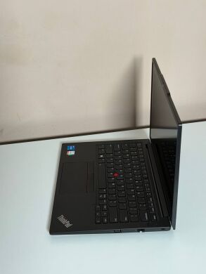 Ультрабук Б-класс Lenovo ThinkPad E14 Gen 5 / 14" (1920x1080) IPS / Intel Core i5-1335U (10 (12) ядер по 3.4 - 4.6 GHz) / 8 GB DDR4 / 256 GB SSD / Intel Iris Xe Graphics / WebCam / New АКБ / Windows 11