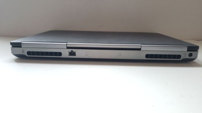 Мобильная рабочая станция Б-класс Dell Precision 7520 / 15.6" (3840x2160) IPS / Intel Xeon E3-1505M v6 (4 (8) ядра по 3.0 - 4.0 GHz) / 32 GB DDR4 / 128 GB SSD + 500 GB SSD / nVidia Quadro M2200, 4 GB GDDR5, 128-bit / WebCam