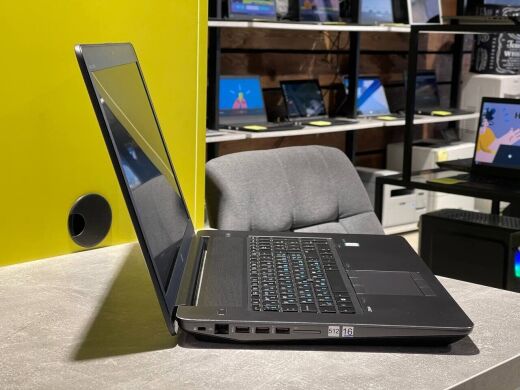 Мобільна робоча станція HP ZBook 17 G3 / 17.3" (1920x1080) IPS / Intel Core i7-6700HQ (4 (8) ядра по 2.6 - 3.5 GHz) / 16 GB DDR4 / 240 GB SSD / nVidia Quadro M3000M, 4 GB GDDR5, 256-bit / WebCam Мобільна робоча станція HP ZBook 17 G3 / 17.3" (1920x1080) IPS / Intel Core i7-6700HQ (4 (8) ядра по 2.6 - 3.5 GHz) / 16 GB DDR4 / 240 GB SSD / nVidia Quadro M3000M, 4 GB GDDR5, 256-bit / WebCam