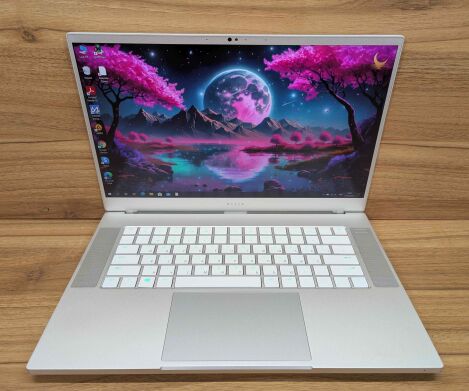 Игровой ноутбук Razer Blade 15 RZ09 / 15.6" (1920x1080) IPS / Intel Core i7-9750H (6 (12) ядер по 2.6 - 4.5 GHz) / 16 GB DDR4 / 512 GB SSD / nVidia GeForce RTX 2070, 8 GB GDDR6, 256-bit / WebCam / Windows 10 Игровой ноутбук Razer Blade 15 RZ09 / 15.6" (1920x1080) IPS / Intel Core i7-9750H (6 (12) ядер по 2.6 - 4.5 GHz) / 16 GB DDR4 / 512 GB SSD / nVidia GeForce RTX 2070, 8 GB GDDR6, 256-bit / WebCam / Windows 10