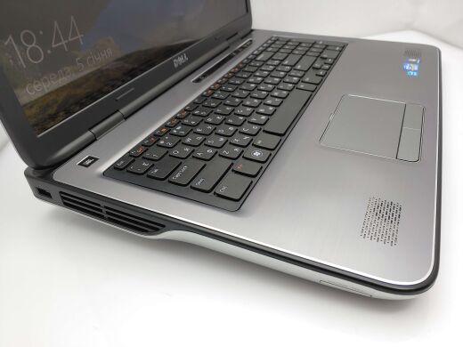 Ігровий ноутбук Dell XPS L702X Grey / 17.3" (1600x900) TN / Intel Core i7-2630QM (4 (8) ядер по 2.0 - 2.9 GHz) / 8 GB DDR3 / 240 GB SSD + 1000 GB HDD / nVidia GeForce GT 555M, 3 GB GDDR3, 128-bit / WebCam 
