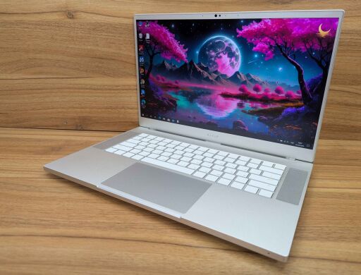 Игровой ноутбук Razer Blade 15 RZ09 / 15.6" (1920x1080) IPS / Intel Core i7-9750H (6 (12) ядер по 2.6 - 4.5 GHz) / 16 GB DDR4 / 512 GB SSD / nVidia GeForce RTX 2070, 8 GB GDDR6, 256-bit / WebCam / Windows 10 Игровой ноутбук Razer Blade 15 RZ09 / 15.6" (1920x1080) IPS / Intel Core i7-9750H (6 (12) ядер по 2.6 - 4.5 GHz) / 16 GB DDR4 / 512 GB SSD / nVidia GeForce RTX 2070, 8 GB GDDR6, 256-bit / WebCam / Windows 10