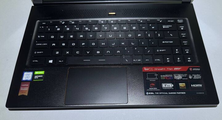Ігровий ноутбук MSI GS65 Stealth Thin 8RF / 15.6" (1920x1080) IPS / Intel Core i7-8750H (6 (12) ядра по 2.2 - 4.1 GHz) / 32 GB DDR4 / 512 GB SSD / nVidia GeForce GTX 1070 Max-Q, 8 GB GDDR5, 256-bit / WebCam / Win 11 Pro