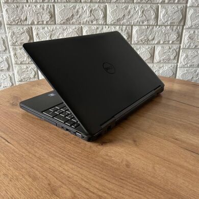 Ноутбук Б-класс Dell Latitude E5540 / 15.6" (1920x1080) TN / Intel Core i7-4600U (2 (4) ядра по 2.1 - 3.3 GHz) / 8 GB DDR3 / 256 GB SSD + 320 HDD / nVidia GeForce GT 720M, 2 GB DDR3, 64-bit / WebCam