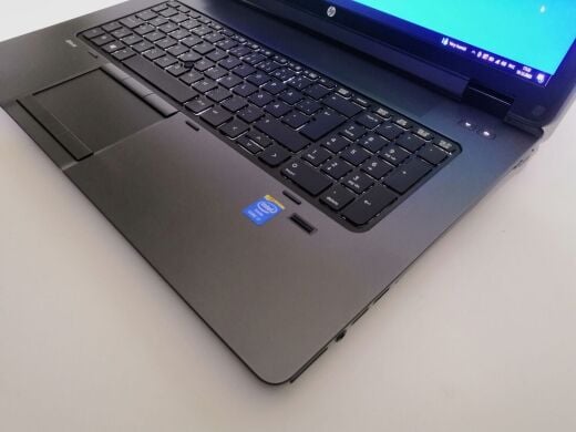 Мобільна робоча станція HP ZBook 17 G1 / 17.3" (1920x1080) TN / Intel Core i7-4700MQ (4 (8) ядра по 2.4 - 3.4 GHz) / 16 GB DDR3 / 256 GB SSD / nVidia Quadro K3100M, 4 GB GDDR5, 256-bit / WebCam / DVD-ROM / Win 10 Pro