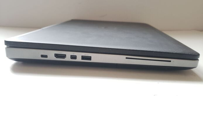 Мобильная рабочая станция Б-класс Dell Precision 7520 / 15.6" (3840x2160) IPS / Intel Xeon E3-1505M v6 (4 (8) ядра по 3.0 - 4.0 GHz) / 32 GB DDR4 / 128 GB SSD + 500 GB SSD / nVidia Quadro M2200, 4 GB GDDR5, 128-bit / WebCam