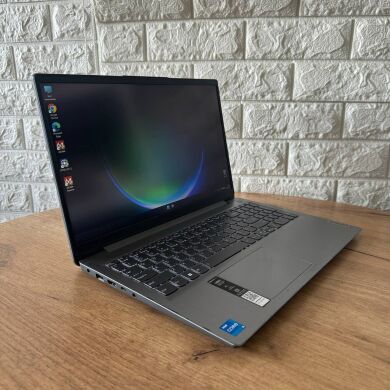 Ультрабук Б-класс Lenovo IdeaPad 3 15IAU7 / 15.6" (1920x1080) IPS Touch / Intel Core i5-1235U (10 (12) ядер по 3.3 - 4.4 GHz) / 8 GB DDR4 / 256 GB SSD / Intel Iris Xe Graphics / WebCam