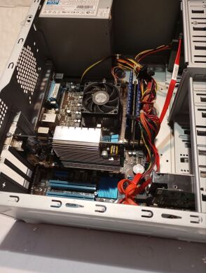 ПК Б-класс HuntKey Tower / AMD Athlon II X3 450 (3 ядра по 3.2 GHz) / 8 GB DDR3 / 64 GB SSD + 250 GB HDD / nVidia GeForce 7600 GS, 512 MB DDR2, 128-bit / Win 7 ПК Б-класс HuntKey Tower / AMD Athlon II X3 450 (3 ядра по 3.2 GHz) / 8 GB DDR3 / 64 GB SSD + 250 GB HDD / nVidia GeForce 7600 GS, 512 MB DDR2, 128-bit / Win 7