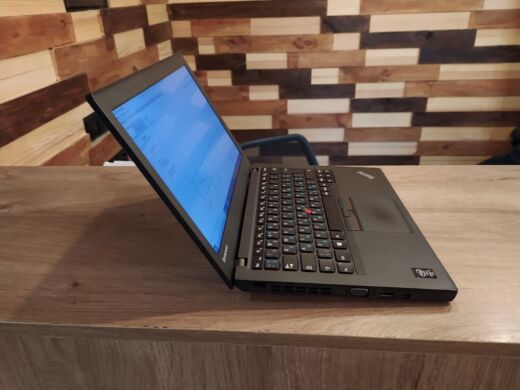 Нетбук Lenovo ThinkPad X250 / 12.5" (1366x768) IPS / Intel Core i5-5300U (2 (4) ядра по 2.3 - 2.9 GHz) / 8 GB DDR3 / 128 GB SSD / USB 3.0 / DP-Mini / Два АКБ Нетбук Lenovo ThinkPad X250 / 12.5" (1366x768) IPS / Intel Core i5-5300U (2 (4) ядра по 2.3 - 2.9 GHz) / 8 GB DDR3 / 128 GB SSD / USB 3.0 / DP-Mini / Два АКБ