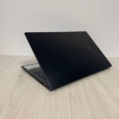 Игровой ноутбук Asus ZenBook Pro 17 UM6702R / 17.3" (2560x1440) IPS Touch / AMD Ryzen 7 6800H (8 (16) ядер по 3.2 - 4.7 GHz) / 16 GB DDR5 / 512 GB SSD NVMe / nVidia GeForce RTX 3050, 4 GB GDDR6, 128-bit / WebCam Игровой ноутбук Asus ZenBook Pro 17 UM6702R / 17.3" (2560x1440) IPS Touch / AMD Ryzen 7 6800H (8 (16) ядер по 3.2 - 4.7 GHz) / 16 GB DDR5 / 512 GB SSD NVMe / nVidia GeForce RTX 3050, 4 GB GDDR6, 128-bit / WebCam