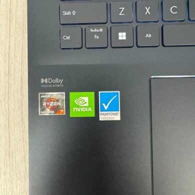 Игровой ноутбук Asus ZenBook Pro 17 UM6702R / 17.3" (2560x1440) IPS Touch / AMD Ryzen 7 6800H (8 (16) ядер по 3.2 - 4.7 GHz) / 16 GB DDR5 / 512 GB SSD NVMe / nVidia GeForce RTX 3050, 4 GB GDDR6, 128-bit / WebCam Игровой ноутбук Asus ZenBook Pro 17 UM6702R / 17.3" (2560x1440) IPS Touch / AMD Ryzen 7 6800H (8 (16) ядер по 3.2 - 4.7 GHz) / 16 GB DDR5 / 512 GB SSD NVMe / nVidia GeForce RTX 3050, 4 GB GDDR6, 128-bit / WebCam