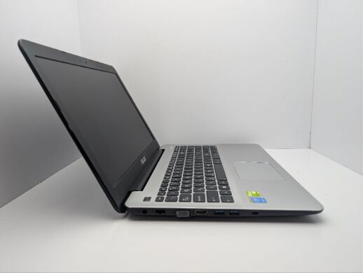 Ноутбук Asus R556L / 15.6" (1366x768) TN / Intel Core i3-4005U (2 (4) ядра по 1.7 GHz) / 8 GB DDR3 / 128 GB SSD / nVidia GeForce 920M, 2 GB GDDR3, 64-bit / WebCam / DVD-ROM