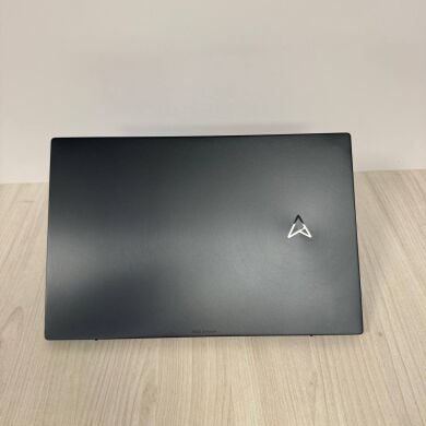Игровой ноутбук Asus ZenBook Pro 17 UM6702R / 17.3" (2560x1440) IPS Touch / AMD Ryzen 7 6800H (8 (16) ядер по 3.2 - 4.7 GHz) / 16 GB DDR5 / 512 GB SSD NVMe / nVidia GeForce RTX 3050, 4 GB GDDR6, 128-bit / WebCam Игровой ноутбук Asus ZenBook Pro 17 UM6702R / 17.3" (2560x1440) IPS Touch / AMD Ryzen 7 6800H (8 (16) ядер по 3.2 - 4.7 GHz) / 16 GB DDR5 / 512 GB SSD NVMe / nVidia GeForce RTX 3050, 4 GB GDDR6, 128-bit / WebCam